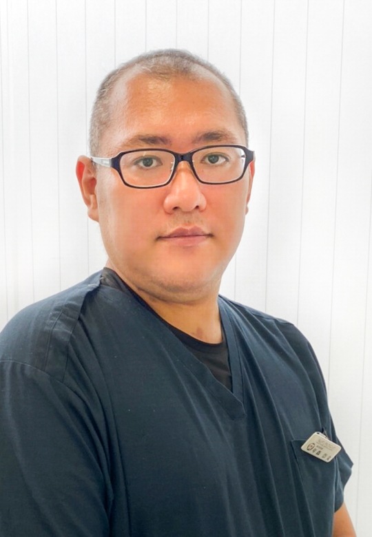 歯科医師 年森 崇文